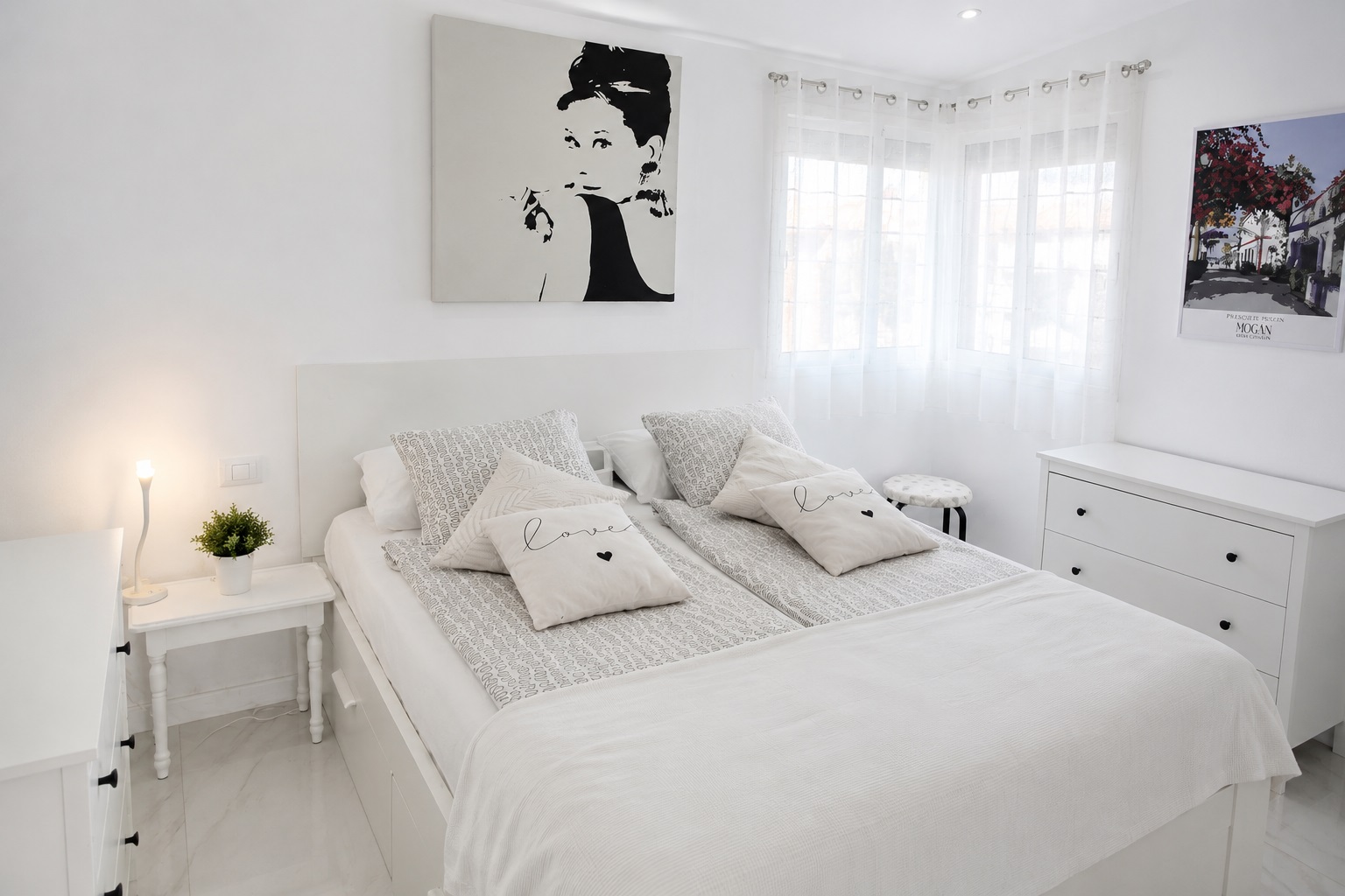 Sea-facing bedroom at El Libre Playa